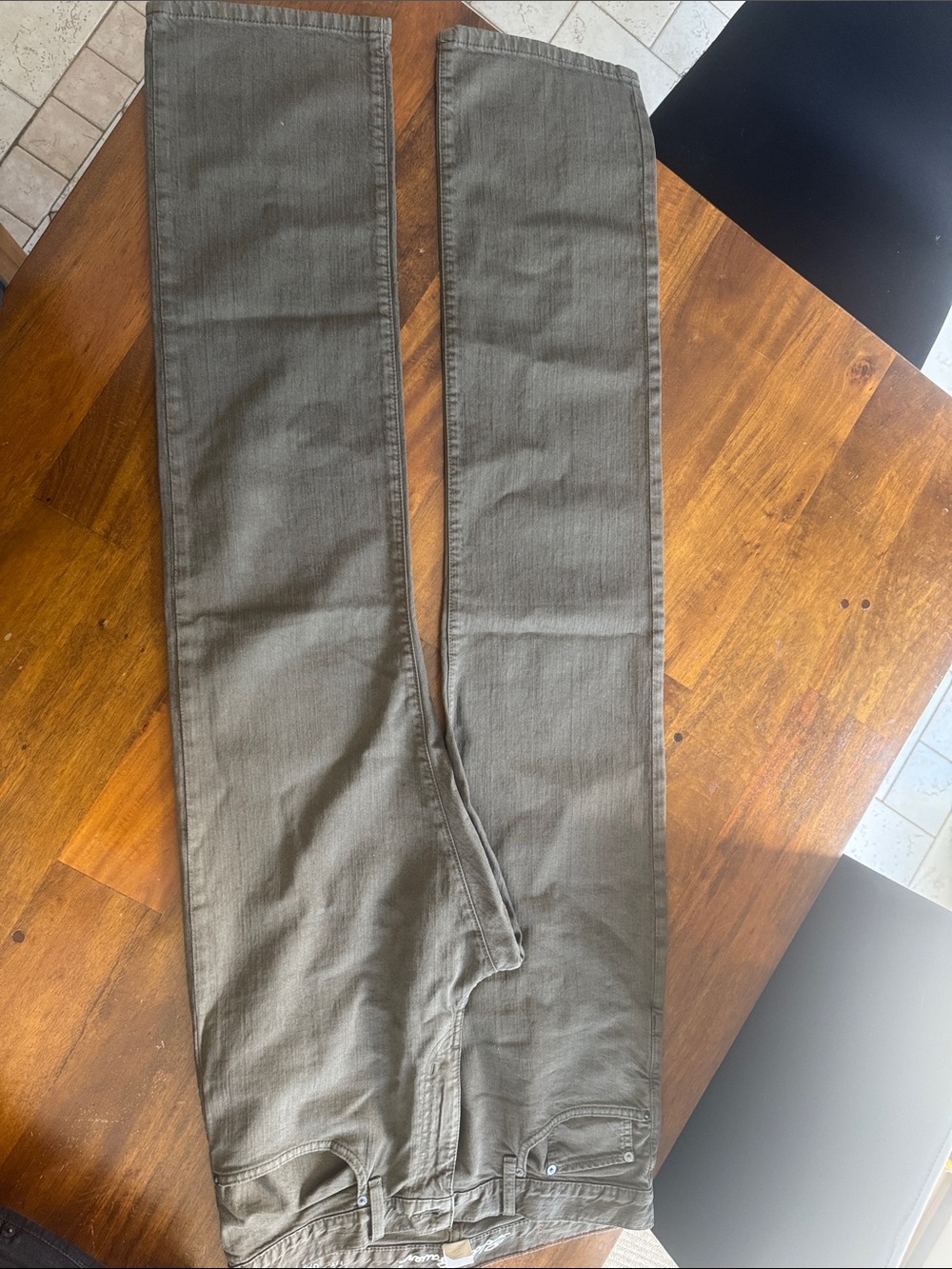 Eddie Bauer Men's Chinos in Olive/Taupe